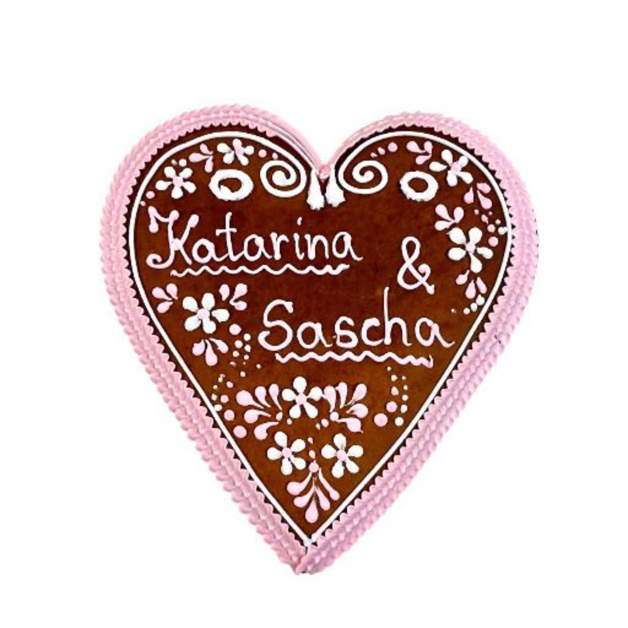 Naturbraunes Hochzeitsherz mit rosa Rand und den Namen Katarina und Sascha